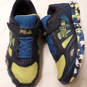 Fila volcanic runner boys size 6